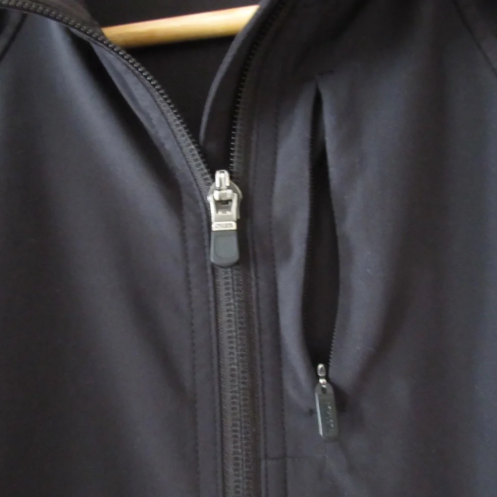 Athleta Run With It Black Jacket XS Athletic Running Stretch Pockets Thumbholes - Picture 7 of 10